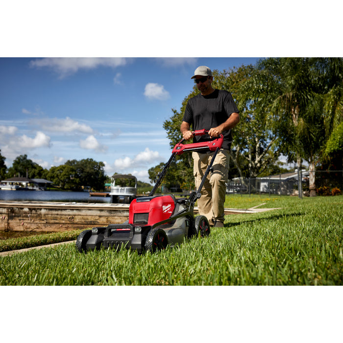 Ens. tondeuse M18 FUEL avec 2 batteries 12.0Ah