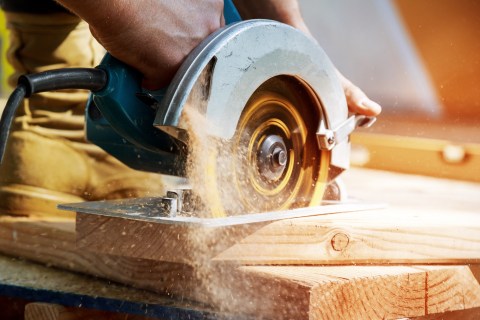 Scie circulaire, scie à onglet ou scie sauteuse : quelle scie choisir pour vos projets ?