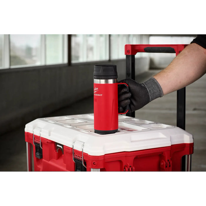 Tasse isotherme avec couvercle à bec 18oz PACKOUT - Rouge - Milwaukee - Quincaillerie G.H. Berger
