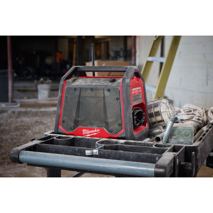 Radio et chargeur de chantier Bluetooth M18 Packout Milwaukee - Quincaillerie G.H. Berger