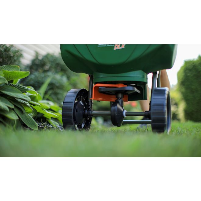 Épandeur rotatif Turf Builder EdgeGuard DLX Scotts